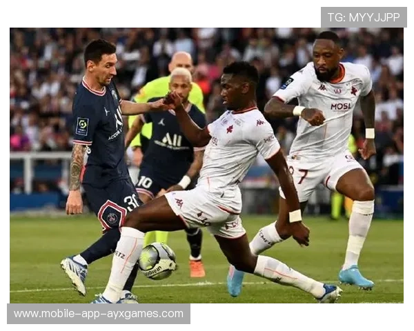 巴黎利用速度与传导找到多次射门良机,前场更果断