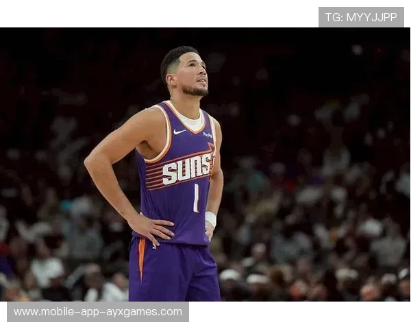 布克破位跳投稳准,凤凰城高效率攻势 布克破位跳投稳准,凤凰城高效率攻势