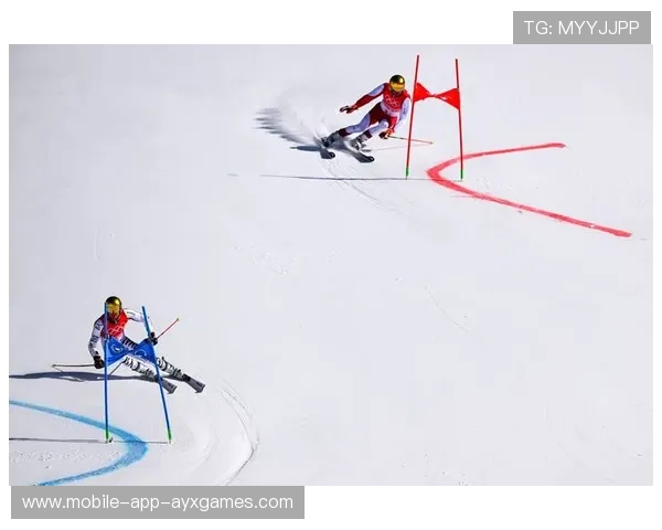 艾罗尔·斯宾斯连打身体击打让靶手不断后退