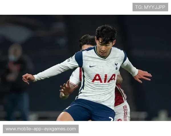 热刺孙兴慜接直塞一脚爆射势大力沉